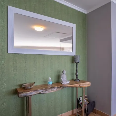 Apartment Front In 9 *