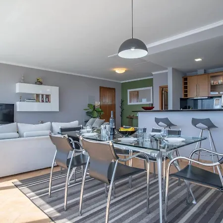 Apartment Front In 9 *