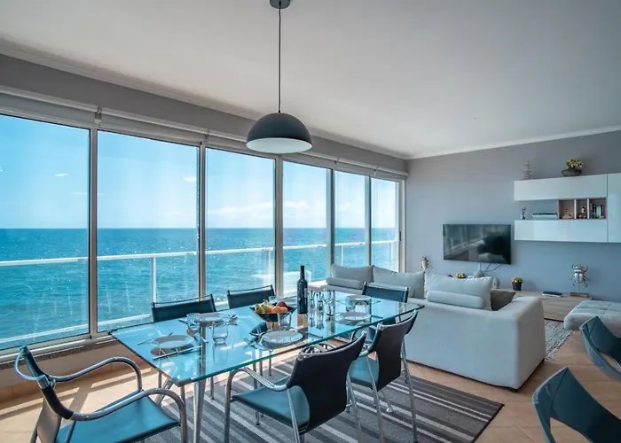 Front In 9 * Paul do Mar (Madeira)