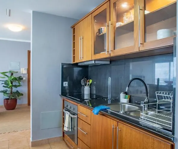 Front In 9 Apartmán